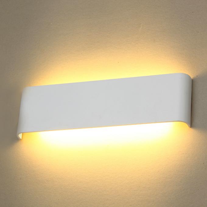 Decorativo nero o bianco su e giù la luce della lampada da parete del LED moderna