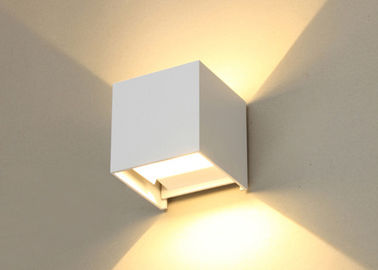 Porcellana lampada da parete nera/bianca di 2*3W del LED per la casa e l'hotel del corridoio del cubo fornitore